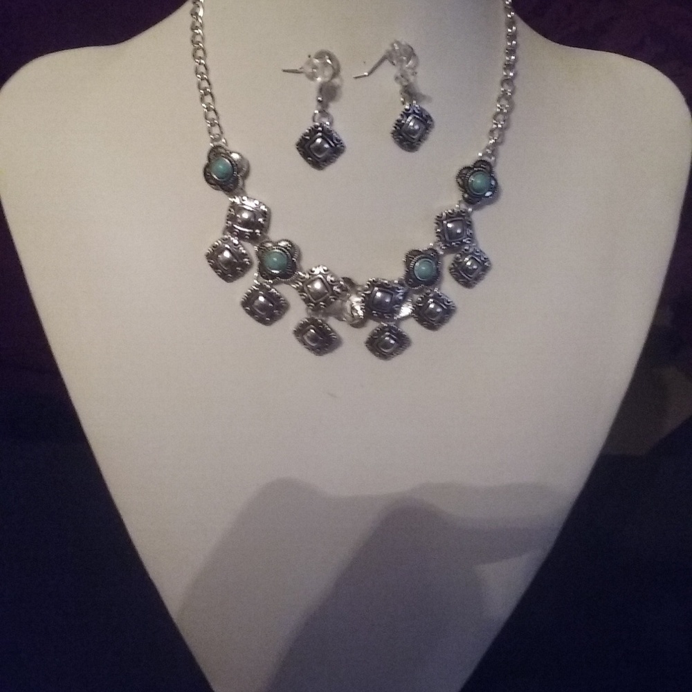 Necklace and earrings set